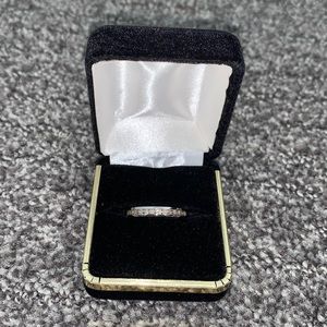 Diamond engagement/promise ring